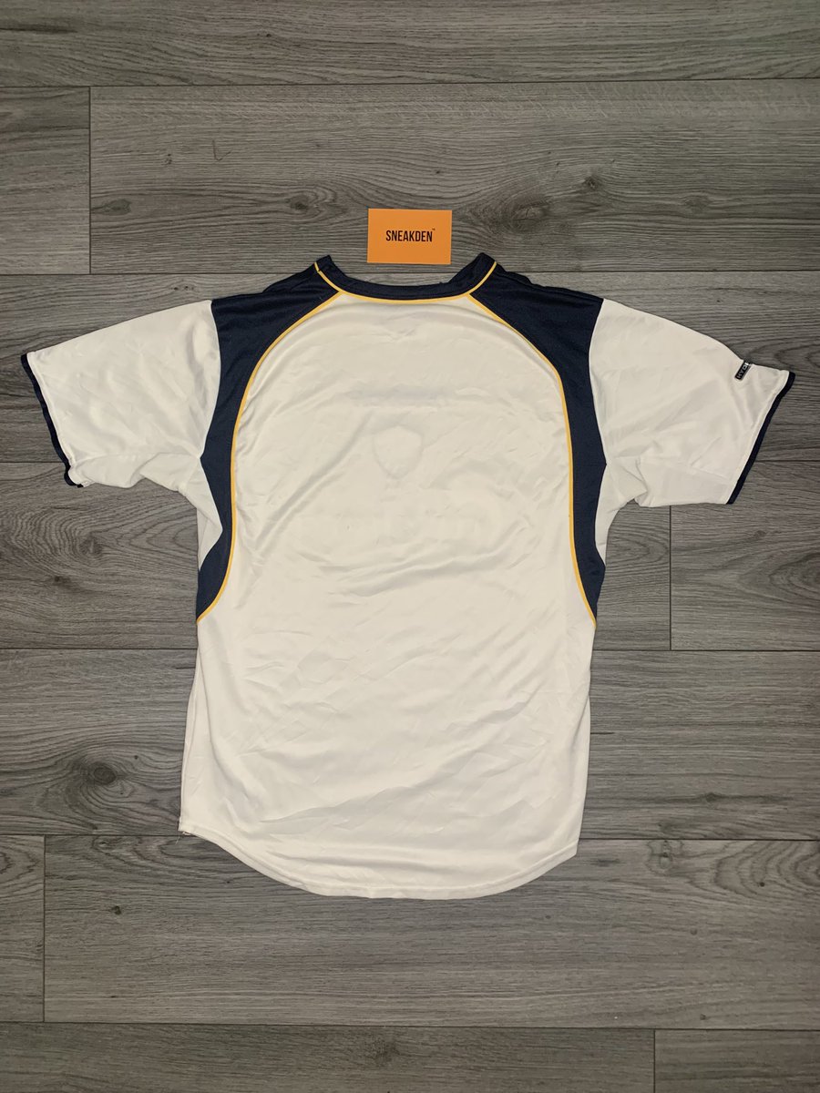 sneakdenuk's tweet photo. Liverpool F.C 01/02 retro away shirt ⚪️ (XS/S) -8/10 condition- https://t.co/Uf6ZDRxmJi