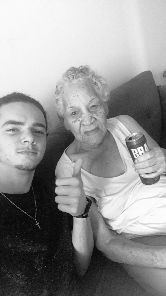 phcancado's tweet photo. E é assim que vou lembrar da senhora! Vou lembrar dos momentos maravilhosos que tive ao seu lado enquanto me criava, lembrar das massivas de farinha de trigo que a senhora fazia para eu e meus primos brincarem, da mini enxada que vc arrumou para eu te ajudar na horta, enfim...+ https://t.co/SYreED0zrt