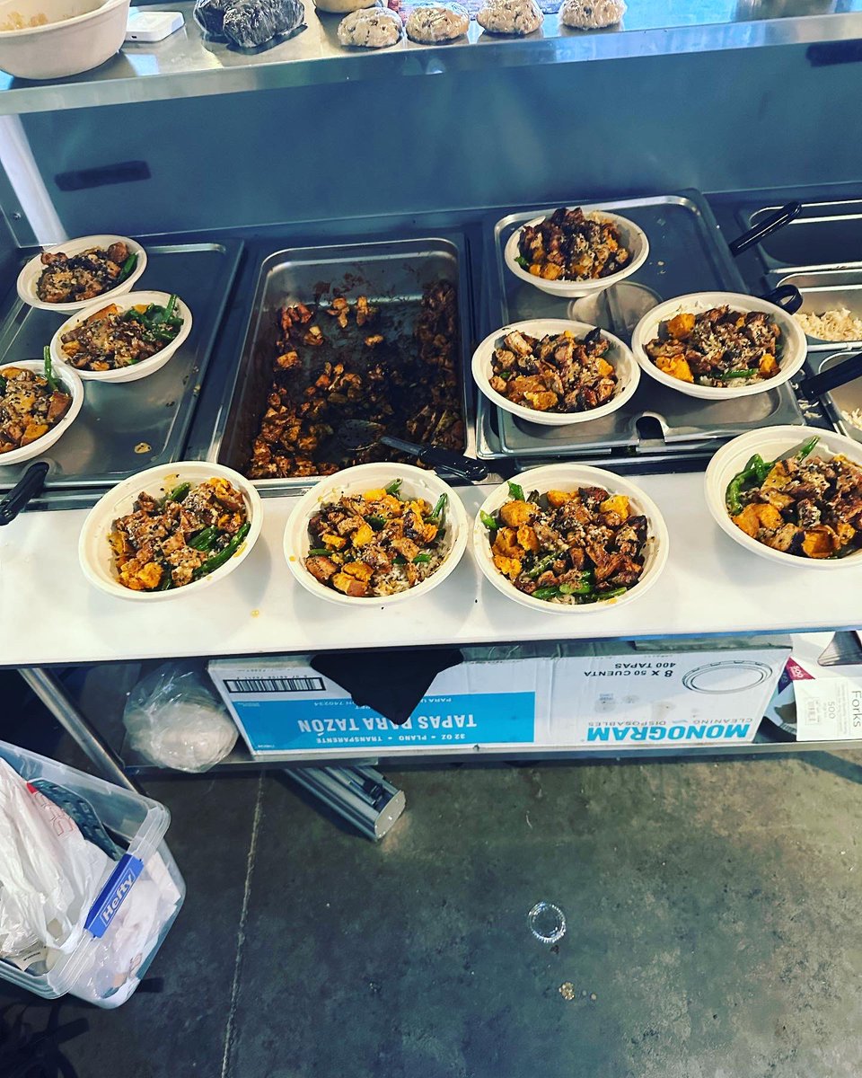 chiseledadbod's tweet photo. 2nd year serving the home and away team at the @fmredhawks. This is midway through an 80 bowl order.
#Fargomoorhead #FMGRAM #FMAREA
#FARGOSMALLBUSINESS #Downtownfargo #moorheadmn
#56560 #58104 #Fargond #fargo #glutenfree #glutenfreefood #restaurant #mahanafresh #mahanafreshfargo https://t.co/ZtDn5F4FpH