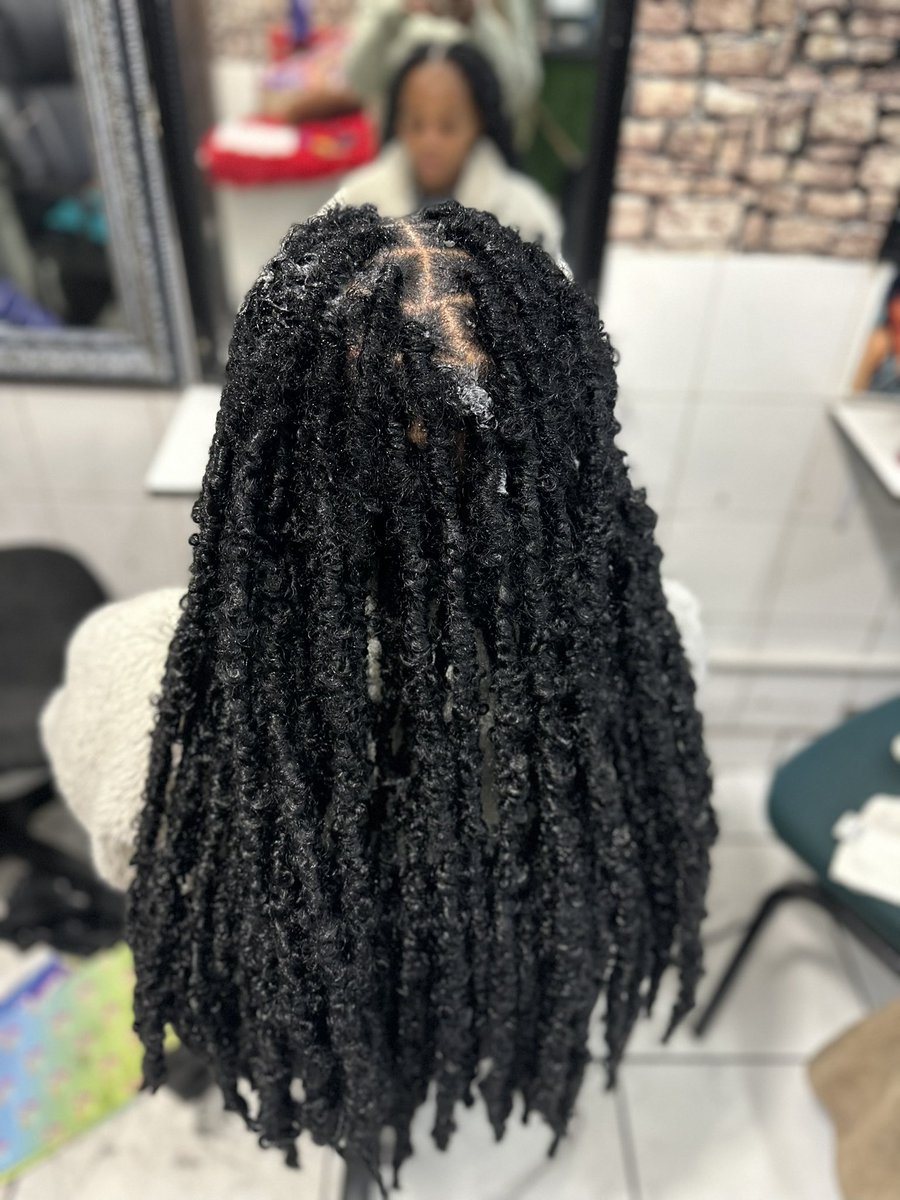 veesparkle123's tweet image. #knotlessbraid ,#butterflylocs