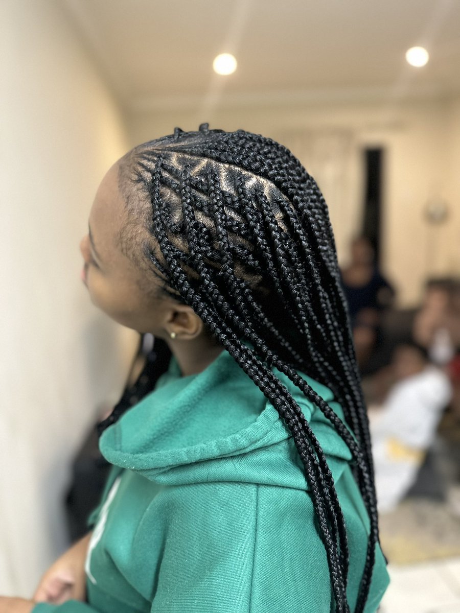 veesparkle123's tweet image. #knotlessbraid ,#butterflylocs