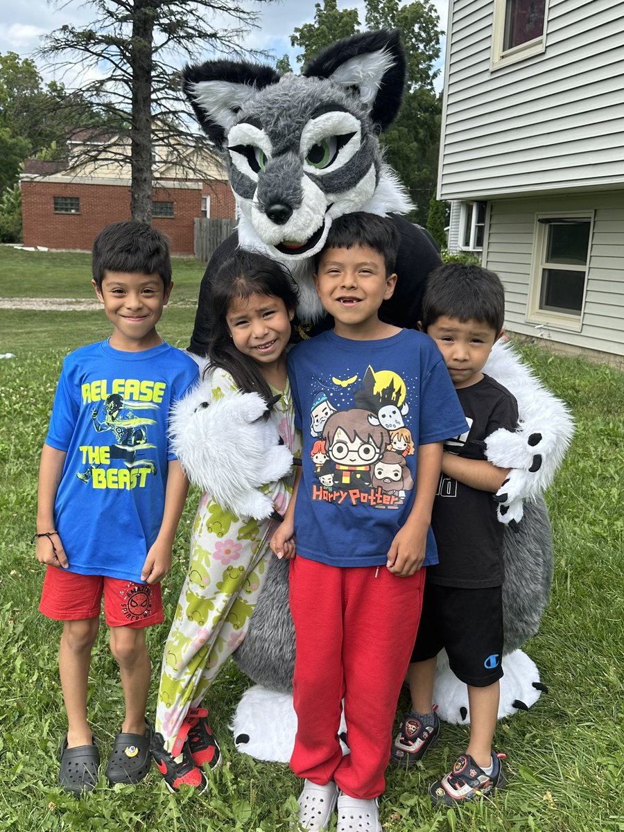 Dr. Erica Berger (@dreberger) on Twitter photo Sparkles and the DLS volunteer team officially welcome <a href="/DLDistrict76/">Diamond Lake District 76</a> class of 2032! Lawn signs, big smiles, and great hugs as the community was pleasantly surprised on this 🌞Friday! #SparkleOn💎♥️ Sparkles and the DLS volunteer team officially welcome <a href="/DLDistrict76/">Diamond Lake District 76</a> class of 2032! Lawn signs, big smiles, and great hugs as the community was pleasantly surprised on this 🌞Friday! #SparkleOn💎♥️