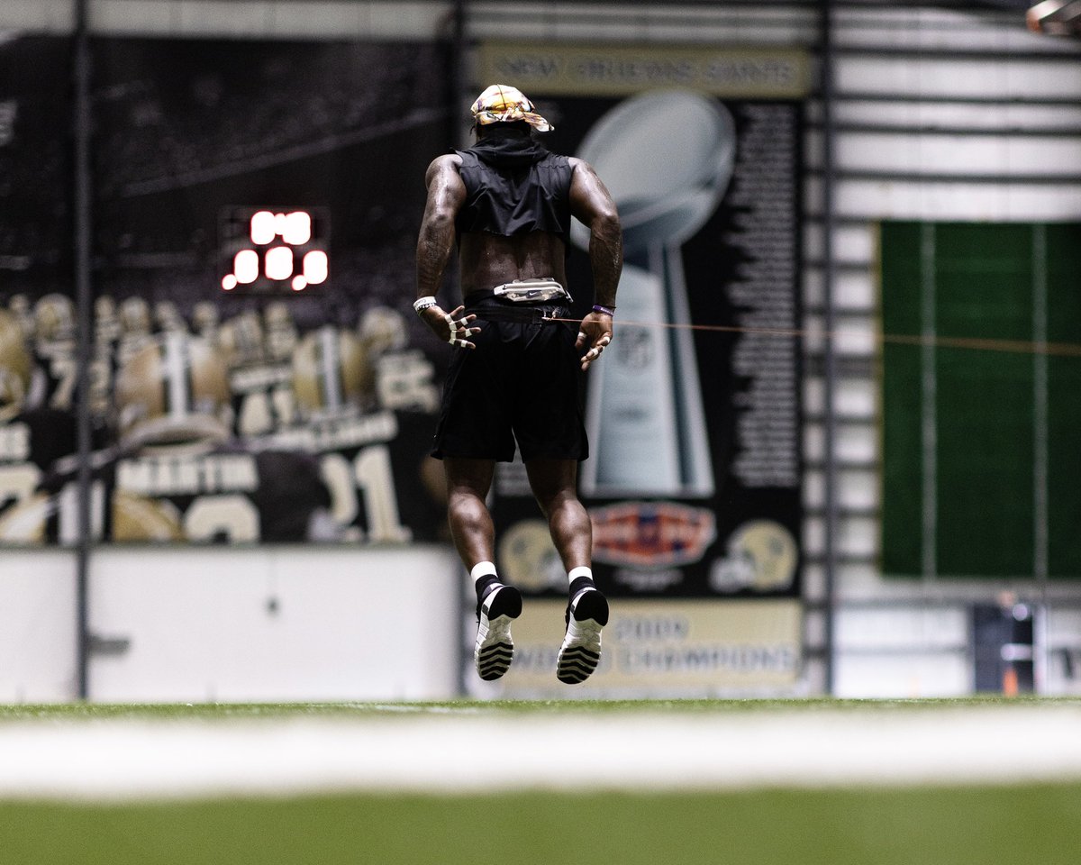 Saints's tweet photo. Throwin’ weight 🏋️‍♂️ https://t.co/iSge2AZQeW