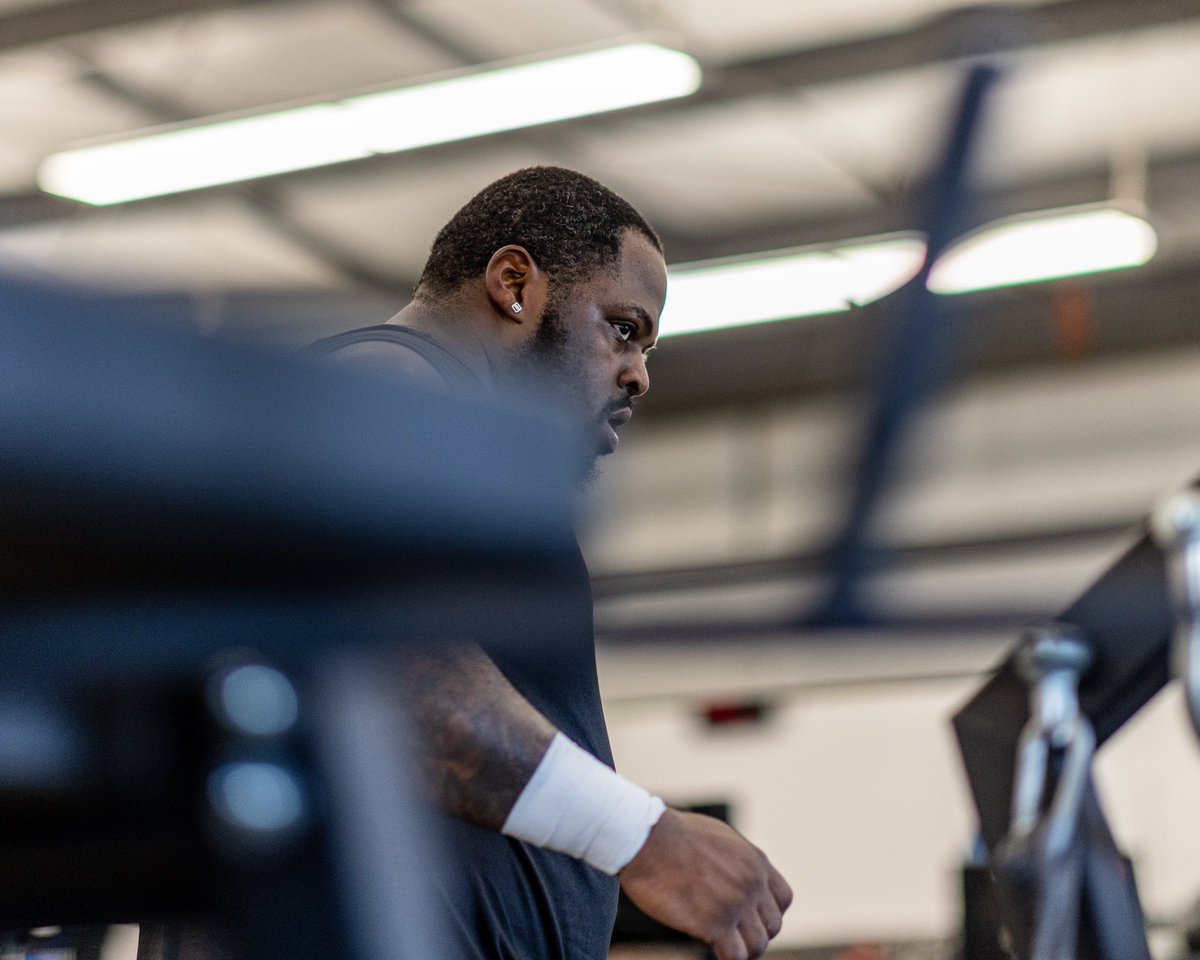 Saints's tweet photo. Throwin’ weight 🏋️‍♂️ https://t.co/iSge2AZQeW
