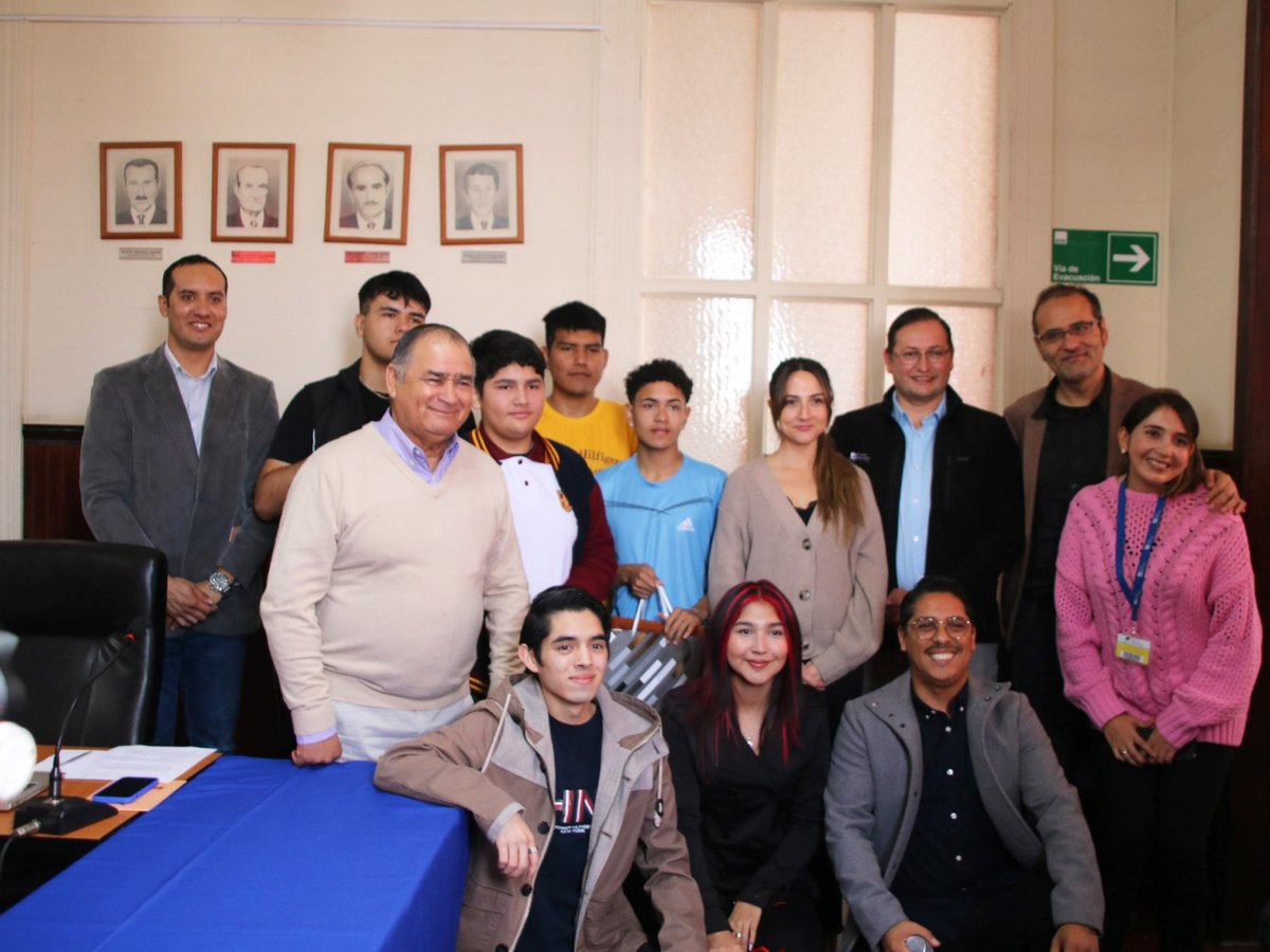 Puerto Mejillones premia a ganadores de concurso literario <a href="/PuertoMej/">Puerto Mejillones</a> #MundoMaritimo buff.ly/3DQwIxh