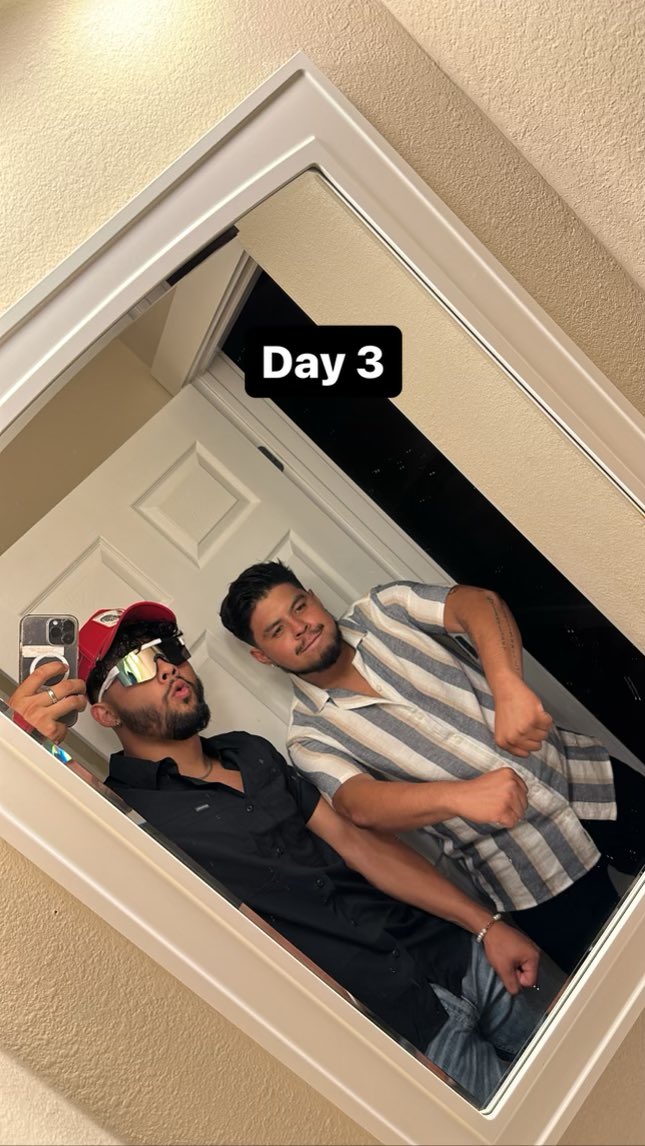 m_p_10's tweet photo. 21’st birffday wit my small circle ❤️🤝 https://t.co/WXmP6INNJl