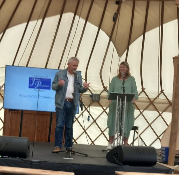 glanhwfa's tweet photo. Diolch  i @JamesPantyfed Pantyfedwen am y cyfle yn yr Eisteddfod i gydnabod y grant hael a gafwyd tuag at gwblhau Cam 1 o’r gwaith addasu yng Nghanolfan Glanhwfa! Soniais am yr hyn da ni wedi gyflawni yn y Ganolfan ers inni agor rai misoedd yn ôl. Da ni bron yn llawn! https://t.co/YpOmEOxKXA