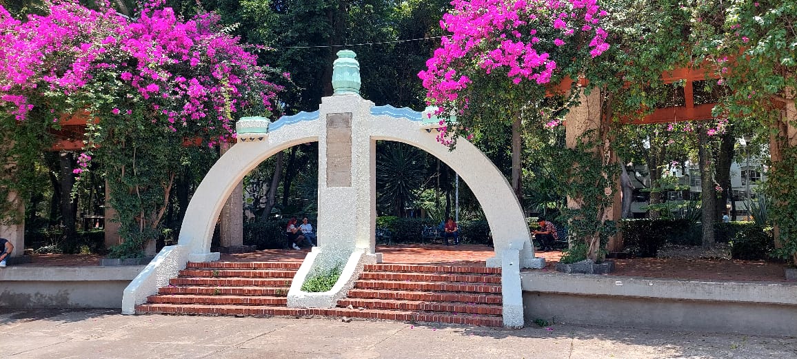 AlcCuauhtemocMx's tweet photo. Lo estamos haciendo nosotros, que no te cuenten.✋🏻 Se logró el borrado de graffiti en el Foro Lindbergh en el 📍#ParqueMéxico. Felicitaciones equipo Cuauhtémoc.👏🏻
@SandraCuevas_ https://t.co/H2x2oK1Lt0