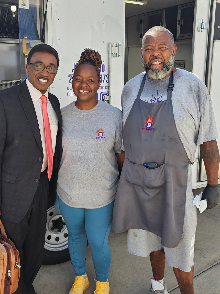 AJ_TheMachine's tweet photo. So proud of my parents man.🥹 https://t.co/Xv9xMMUB8w