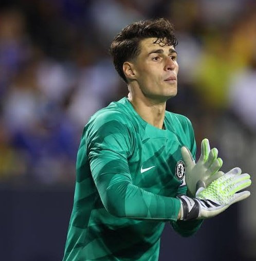 Elkiller008's tweet image. 🚨 BREAKING: Sensational Shift in the Transfer Game! 🔄 Kepa Arrizabalaga's Bayern Move Inches Closer! 🤝 Stay locked in as the clubs edge towards an agreement! 🔥⚽️ #KepatoBayernDealClose 🔄💥 #TransferSaga ⏳ #FootballBuzz 🌐
#BayernMunich 
#Chelsea