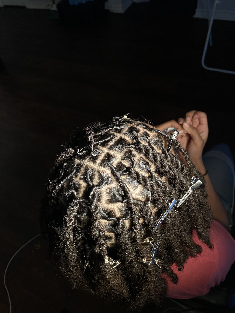 l0nglivesnugg's tweet image. super clean. book with me. 
#houstonlocs #locsretwist
