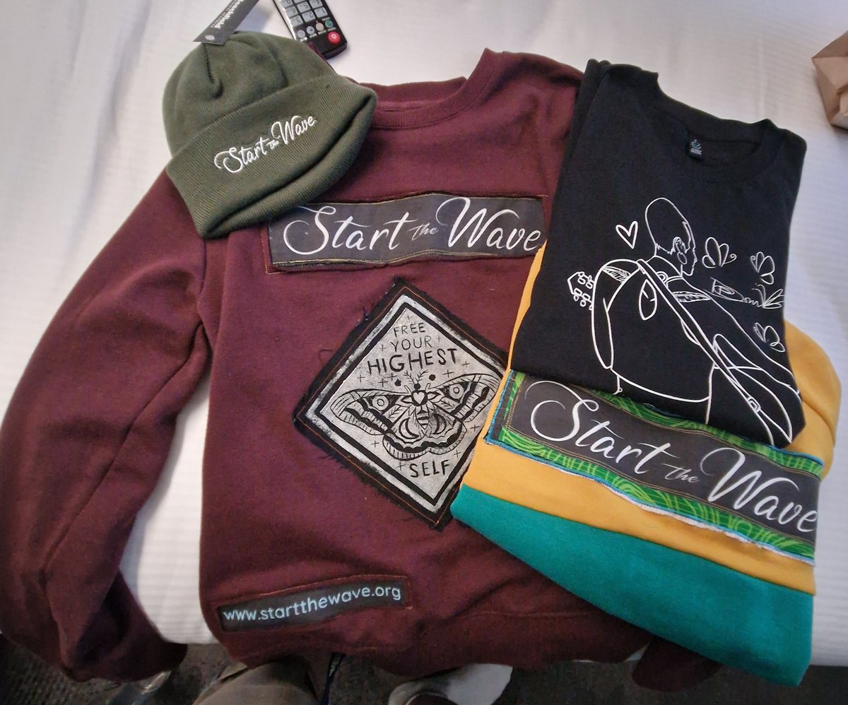AlexandraRipka's tweet photo. Not me buying all the #stwecomerch from😎🙈🙈 @hayleyhb0m8 😁😁😁 I love it 🥰🥰 @EarpFusionUK https://t.co/SX3w74E4ew