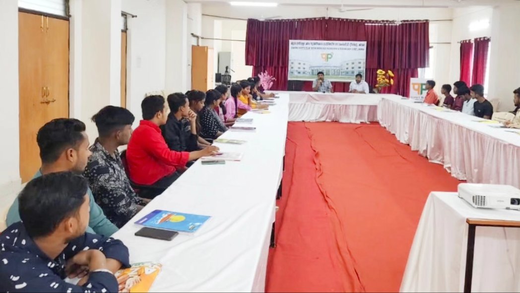 cipet_korba's tweet image. 🚀 Sparking Brilliance! 🌟 Day 7 of our vibrant Students Induction Program at CIPET-KORBA brought together sharp minds from the Class of 2023-24. Get set to explore a journey of knowledge, growth, and endless possibilities. 📚✨ #CIPETKorba #SIP2023 #NewBeginnings 🌐