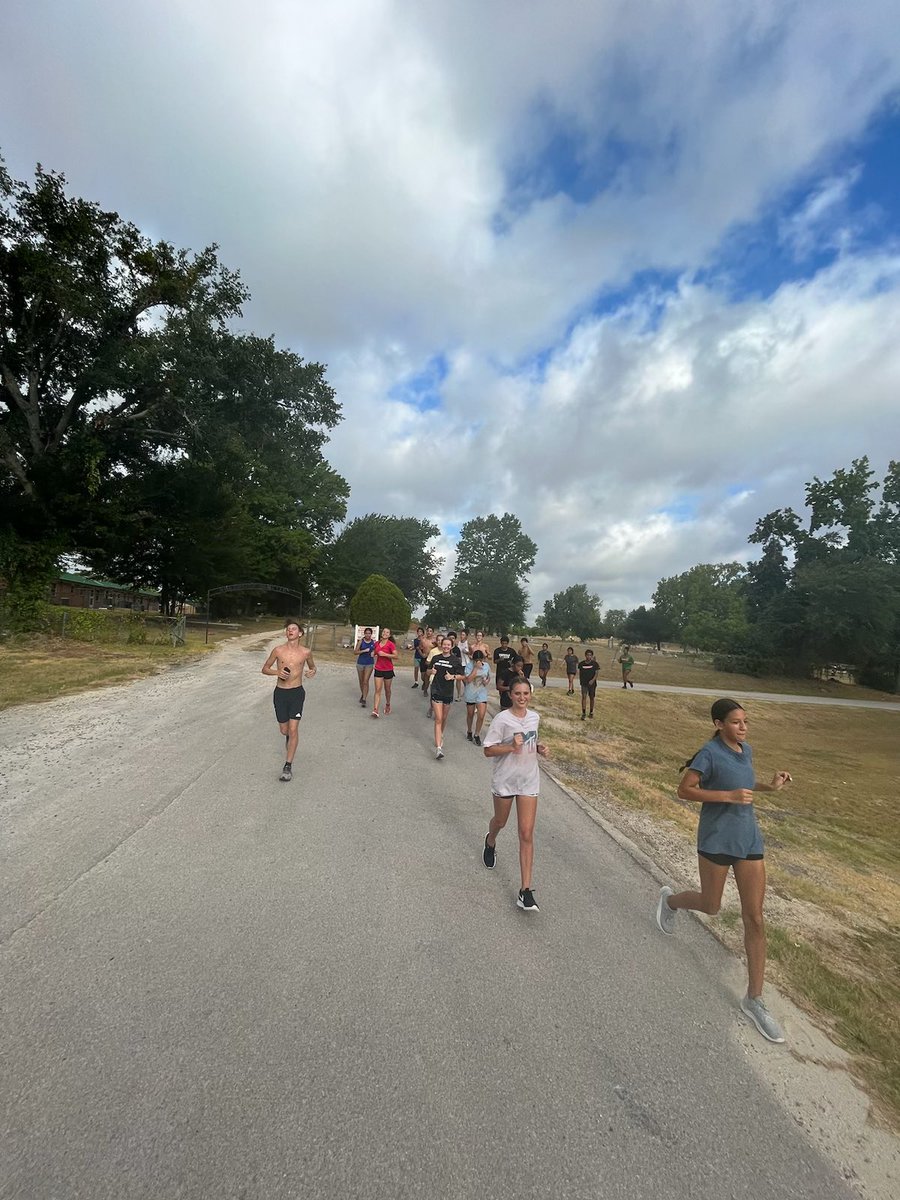 LadyHornets_'s tweet photo. Was a great day at the HILL.  I could not ask for a better way to start my day #hornetnation #HHSXC https://t.co/B7TMiZZ93H