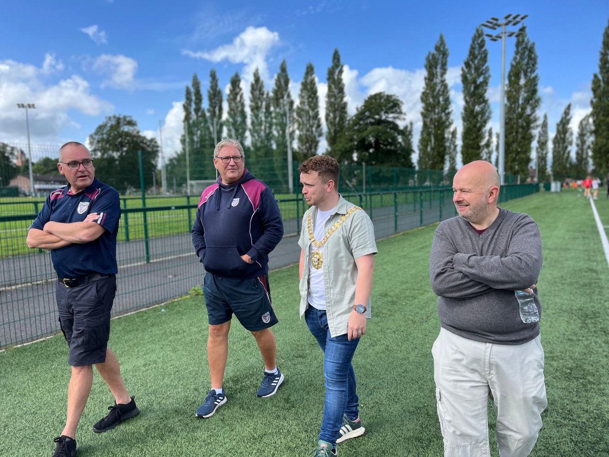 steviejenkinsSF's tweet photo. Great to have the Belfast Mayor @CllrRyanMurphy in Cherryvale today for the final day of Cúl Camp.

With each visit you can see both the growth of @BredaghGAC1 and their ambitious plans for the future. 

Commmunity spirit at its best. 
Ar aghaidh linn! 🟣⚪️ https://t.co/JualCgWRie
