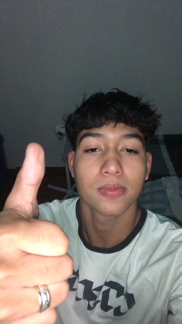 VisualsReyes's tweet photo. YouTuber medio retirado q hago ahora? https://t.co/GcNlIPG7Re