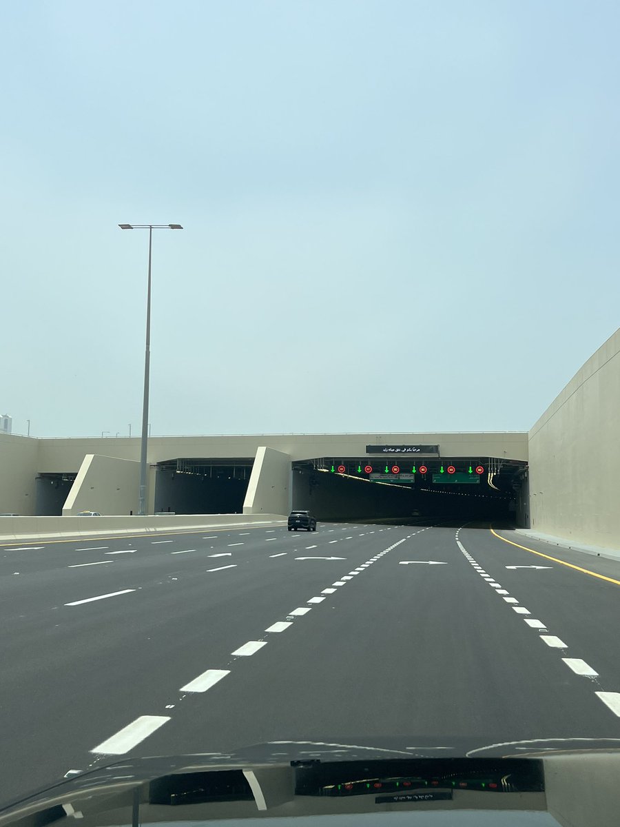 افتتاح نفق ضخم في ابوظبي يحد من الازدحام المروري خلال 20 سنة قادمة وتدخل جزيرة أبوظبي دون التوقف في الاشارات او نقاط مزدحمة وبدون اي ضجة اعلامية او اخبار في الصحف .

العاصمة العظيمة ❤️🇦🇪