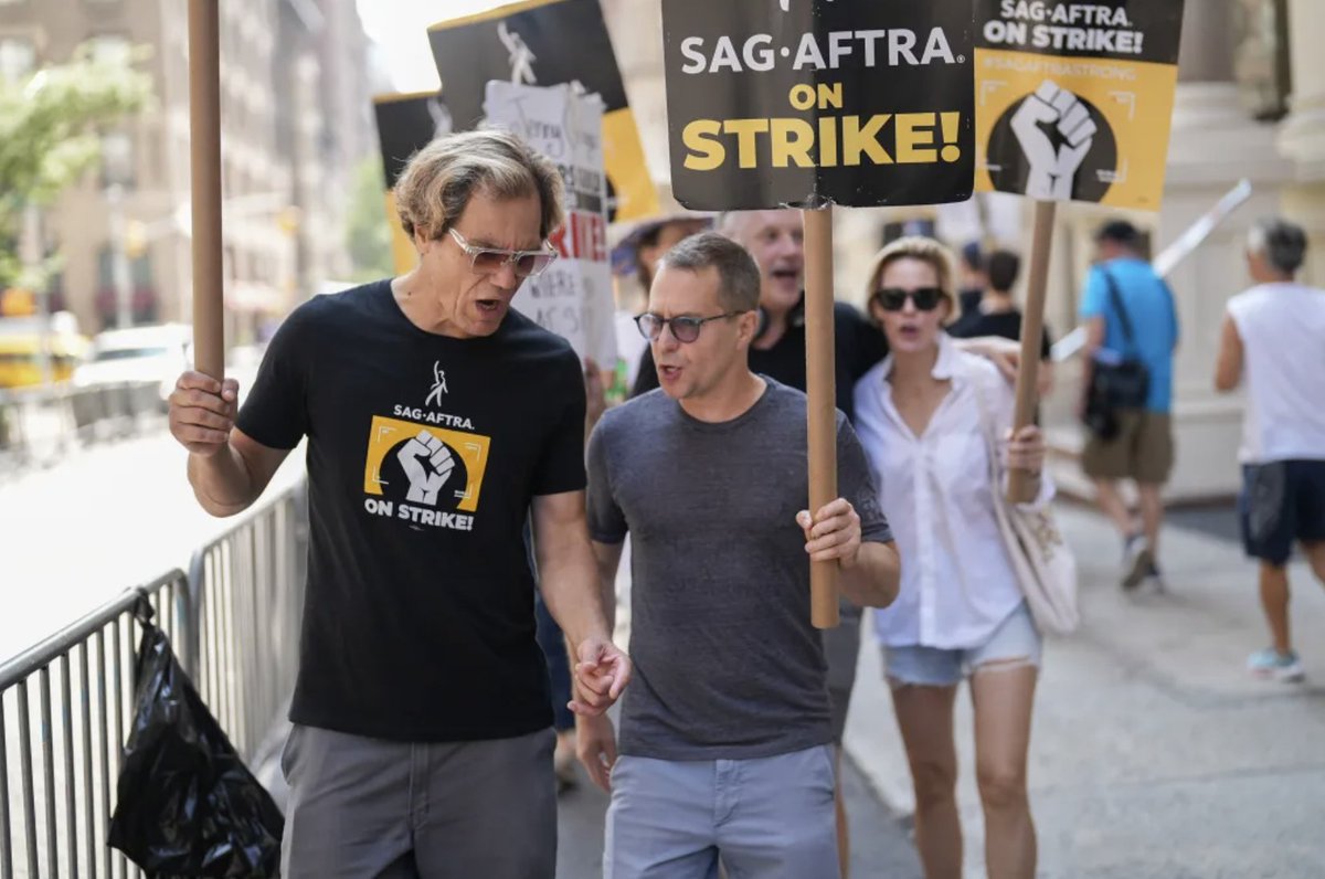 Deadline tweet media