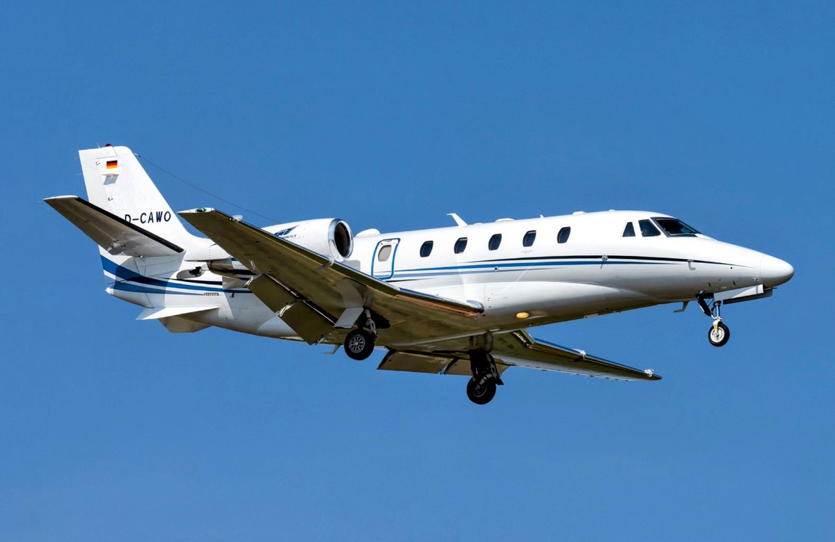 SpursTracker's tweet image. LIVE: Harry Kane has touched down at Oberpfaffenhofen Airport, a small facility just outside of Munich. He was board Cessna Citation D-CAWO operated by Aerowest. Met at the airport by Bayern entourage. #Spurs #Bayern #Kane