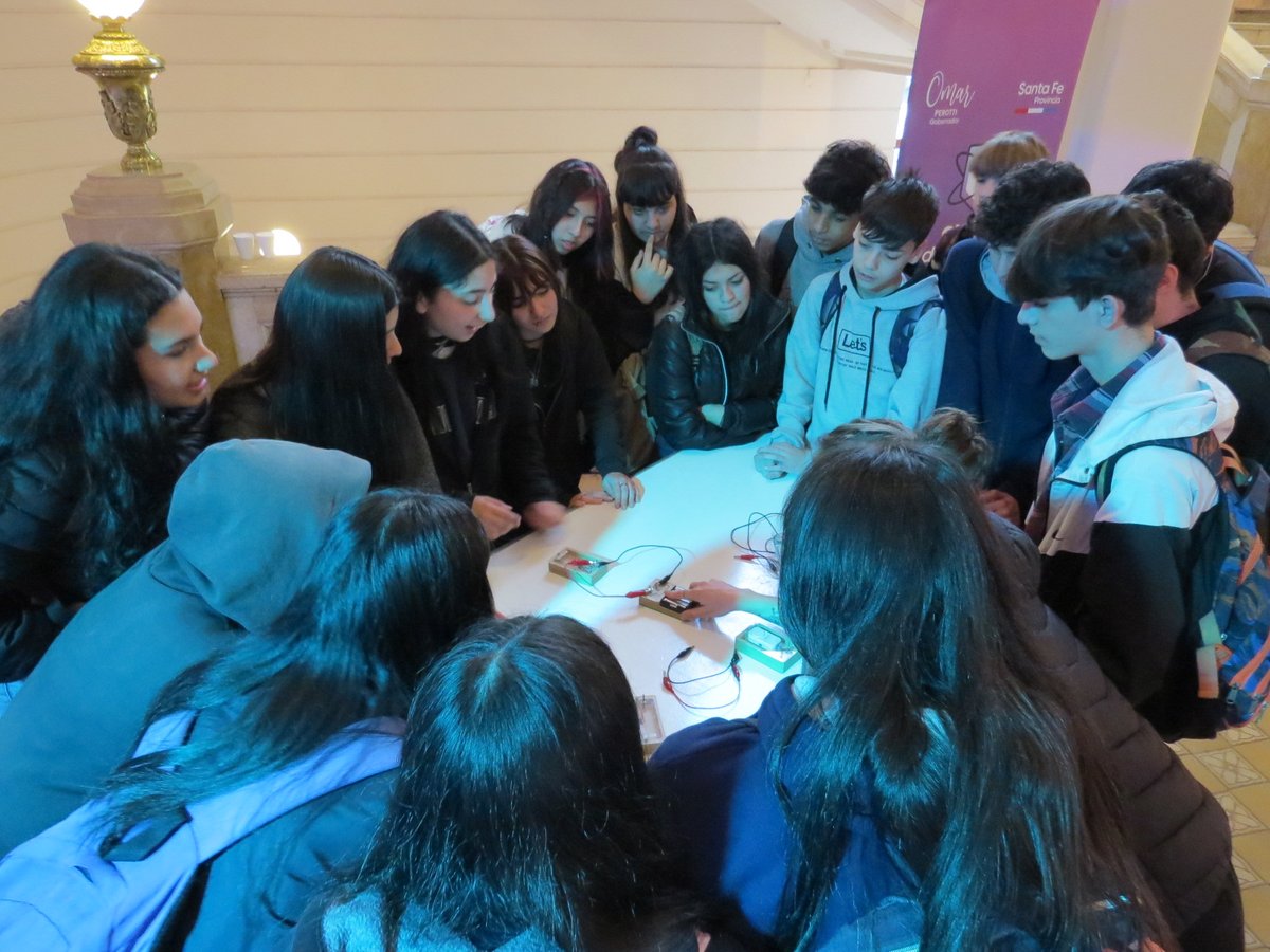 CienciaSantaFe's tweet photo. #ExploraCiencia | ¡Último día para disfrutar la muestra!

🔬 Acercate hoy sábado hasta las 20, en la Sede del Gobierno de Santa Fe en Rosario, para disfrutar de esta experiencia itinerante y viví la ciencia y la tecnología.

Entrada libre y gratuita. ¡Te esperamos! https://t.co/EHfN4D70yQ