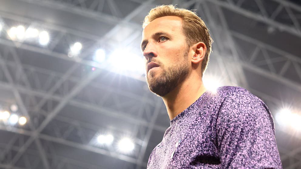 Harry Kane said he leaves Tottenham with “mixed emotions and a ‘heavy heart’. It was too hard to turn down this move [to Bayern].” - Before he left for Munich today

[<a href="/SkySportsNews/">Sky Sports News</a> via <a href="/TheSpursExpress/">The Spurs Express</a>]