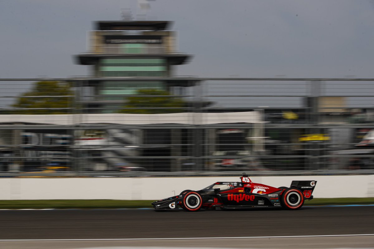 RLLracing's tweet photo. We’re heading to the #FirestoneFastSix!
Congratulate @GrahamRahal and @lundgaardoff for making it to the final round of qualifying!
#GallagherGP https://t.co/SusxQW1T5F