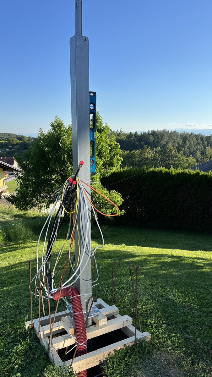 KDWolf144's tweet photo. Next stage goal😃... During the last few days the mast was painted 🎨🖌️ and now leveled 📐 in the foundation hole, the antenna cables and various other cables were laid in the ground with a cable protection tube. Concrete will finally be poured tomorrow ⛏️🪚⚙️🔩 https://t.co/VOoFewzXF2