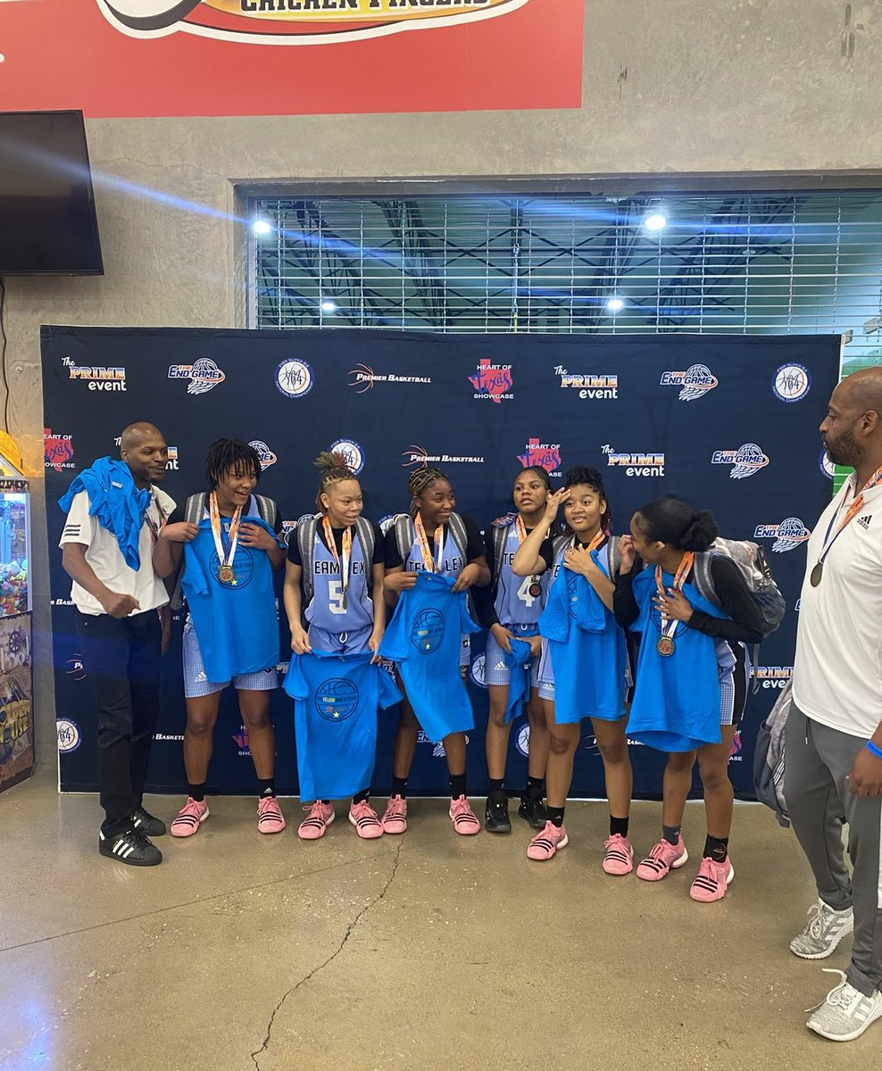 TeamLexStars16U's tweet photo. Happy birthday to @brusshoops32 he is definitely the calm to our madness! Hope you enjoy you day Coach Russell!!!

#WeAllWeGot #WeAllWeNeed https://t.co/07hhw2xlcL