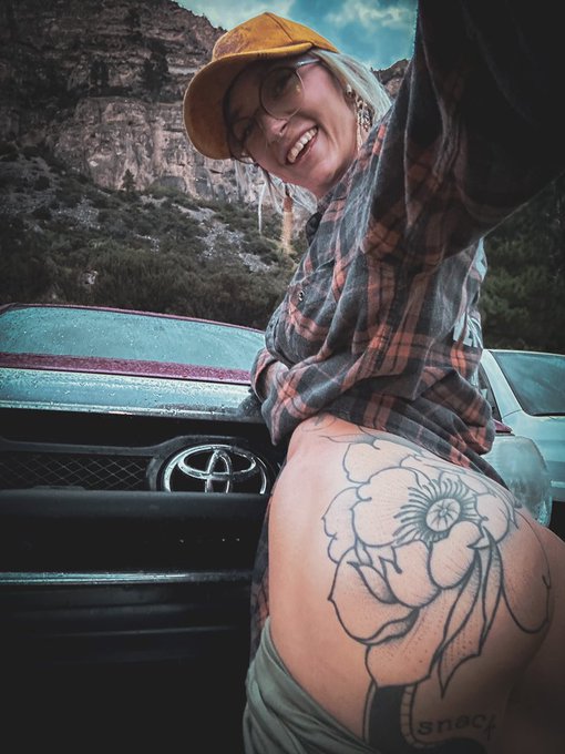 Sorry I&rsquo;ve been quiet! Been camping and climbing, but I&rsquo;m back now 😋 https://t.co/aBWOXI2pNH