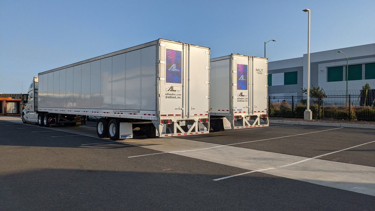 Double trouble #semitruckshow #semitrucks #semitruck #trucking #trucker #transport #18wheeler #18wheels #ooh #dooh #outofhomeadvertising #outofhome #marketing #startup #marketingstrategy #marketingtips #digitalboards #digitaldisplays