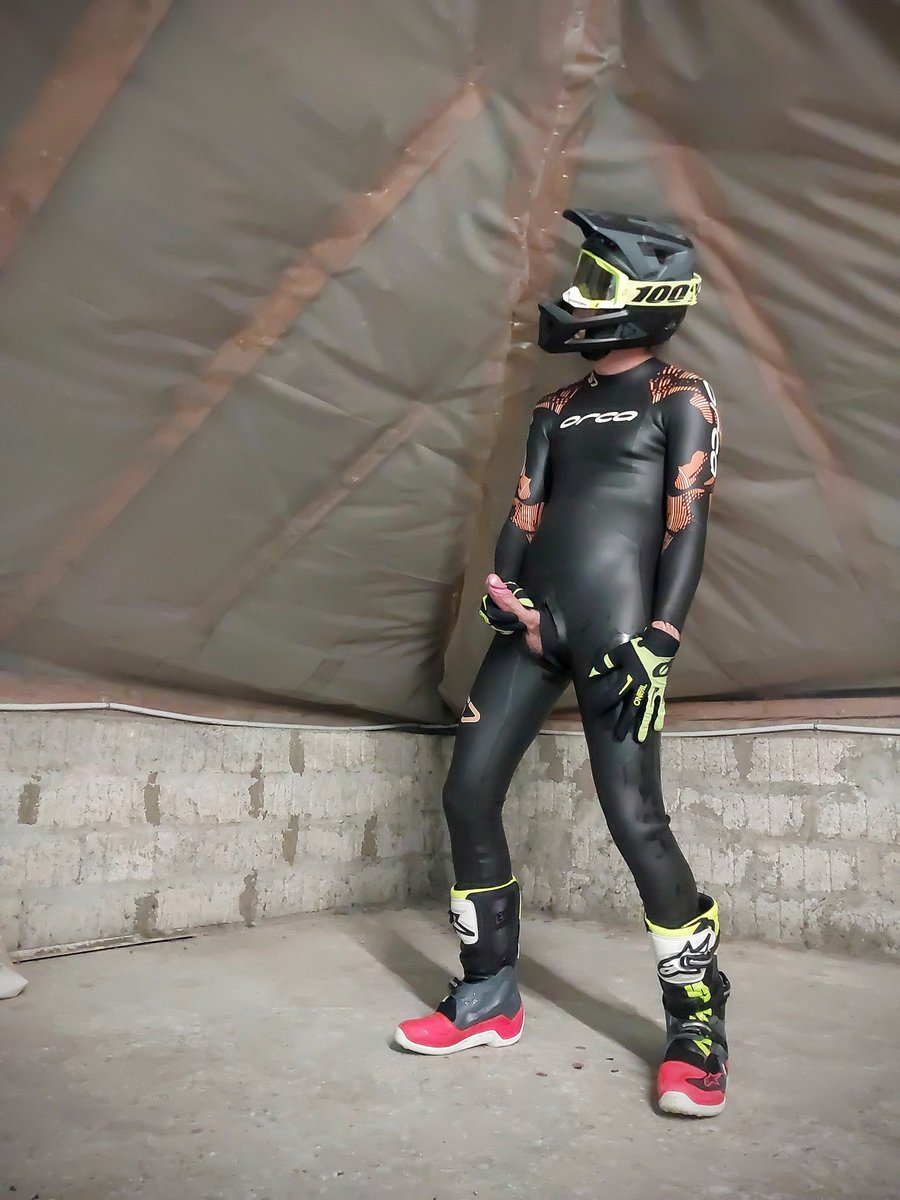 swissgearhead's tweet photo. Here is my Orca S7 wetsuit with a new feature 🤤🤤😈😈

Zipper by @PupXeno 🔥🔥

#gearhead #wetsuit #neoprene https://t.co/f9BqZr0i6x