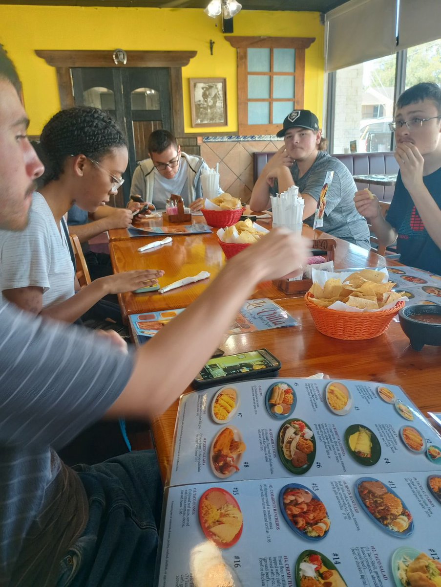 MzDeHar's tweet photo. Learning fun the Mosaic way. First up, LaVilla for a 😋 🥗 on this Friday’s student planned outing. #Mosaic #TransitionSupport #CommunityBasedLearning @HumbleISD_CAM @MarcusAllen1977 https://t.co/LeyvalWEcZ