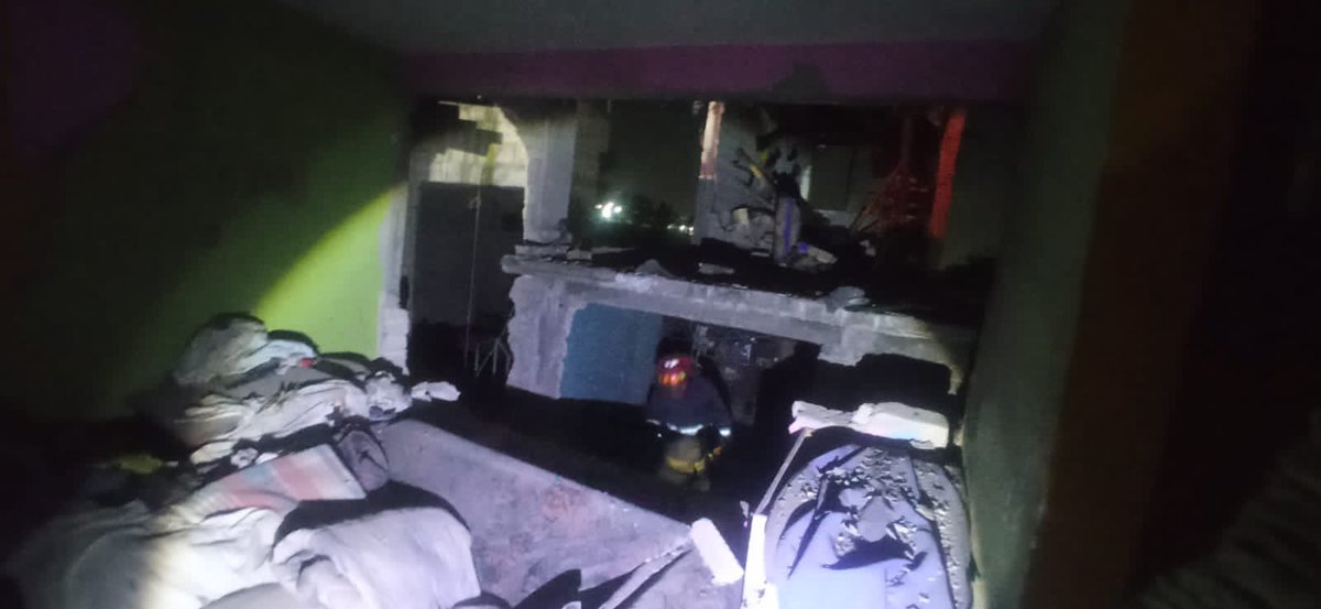 EnAtizapanZ's tweet photo. 6 casas con daños materiales y personas con crisis nerviosa es el saldo de la explosión ocurrida la madrugada del viernes en calle Margaritas, col. Ex Hacienda El Pedregal #Atizapán.

El incidente se registró a las 5:15 AM y elementos de Protección Civil y Bomberos lo atendieron. https://t.co/iQhxERuZh4