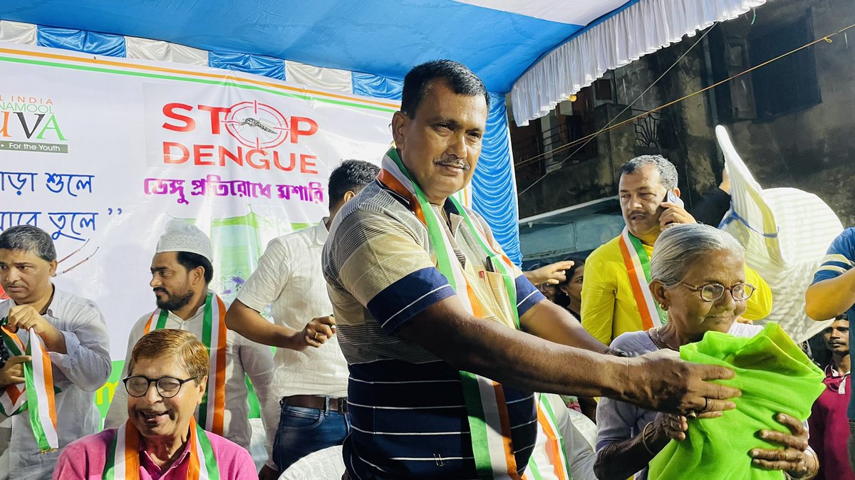 Rtr_saheb's tweet photo. "মশারি ছাড়া শুলে,মশা নিয়ে যা��ে তুলে"কর্মসূচি কে সামনে রেখে,সমাজ কে সুরক্ষিত রাখার পরিকল্পনা নিয়ে 500+মশারি দেওয়া হল উপস্থিত ছিলেন দূর্গাপুর পশ্চিম বিধানসভা প্রাক্তন বিধায়ক তথা অত্যান্ত জনপ্রিয় জননেতা@BiswanatParialমহাশয় সহ অনান্য নেতৃত্ববৃন্দ@MamataOfficial @abhishekaitc https://t.co/2qbeKKIa0K
