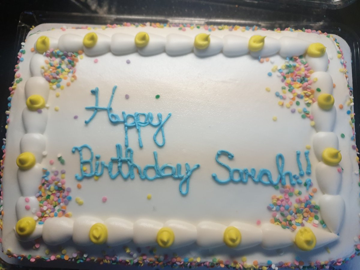 VviewSsonicMair's tweet photo. Broke tradition. #Cake4Breakfast Mom shouldn't have left it on the counterπ https://t.co/mslUfp4MsF