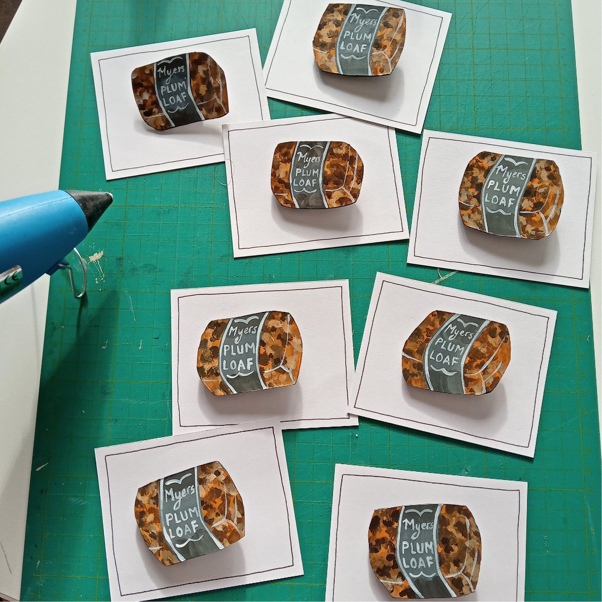 My individually cut and painted Myers plum loaf badges are now ready for my stall tomorrow on #horncastle market 9am -3pm(part of the #horsefair celebrations) #lovehorncastle #lincolnshirewolds #LincsConnect