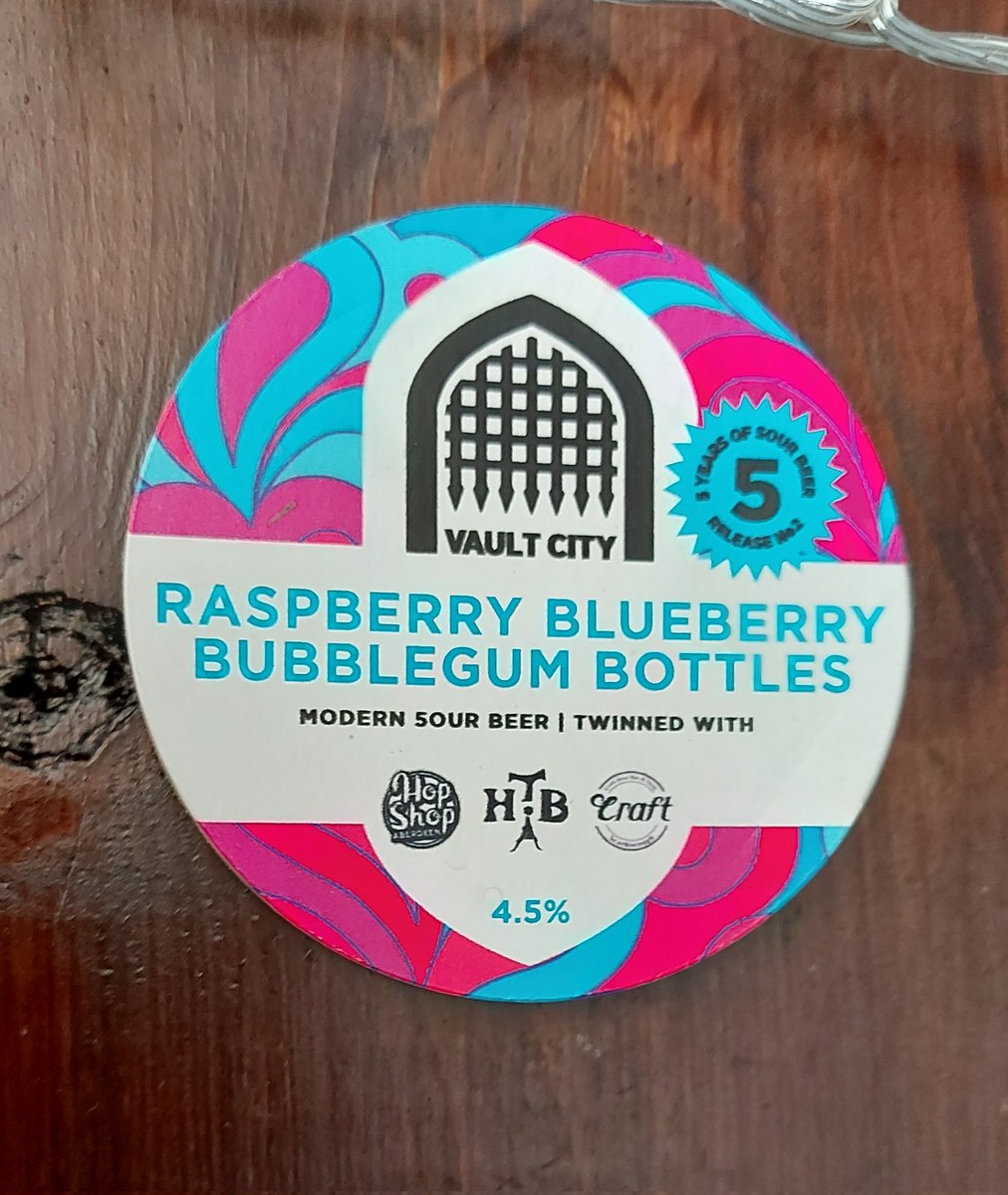 In The Bear for this lovely stuff .... It's not really sour, but getting bubblegum taste @vaultcitybrew #sheffield