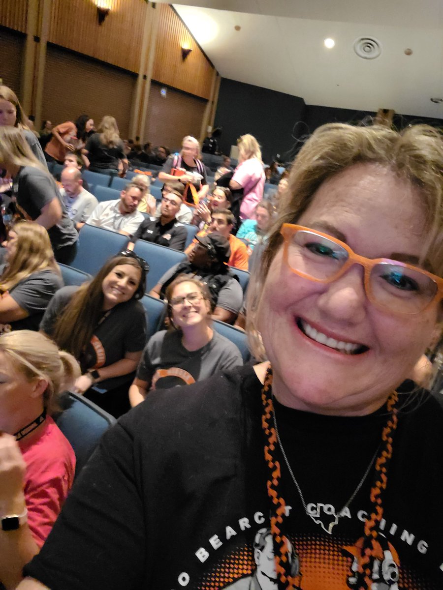 texasparis25's tweet photo. We are ready to Thrive &amp; Shine this year!! #AuntRoRo #AISDthriveandshine #AllinAledo https://t.co/ECwcU9W6Ws