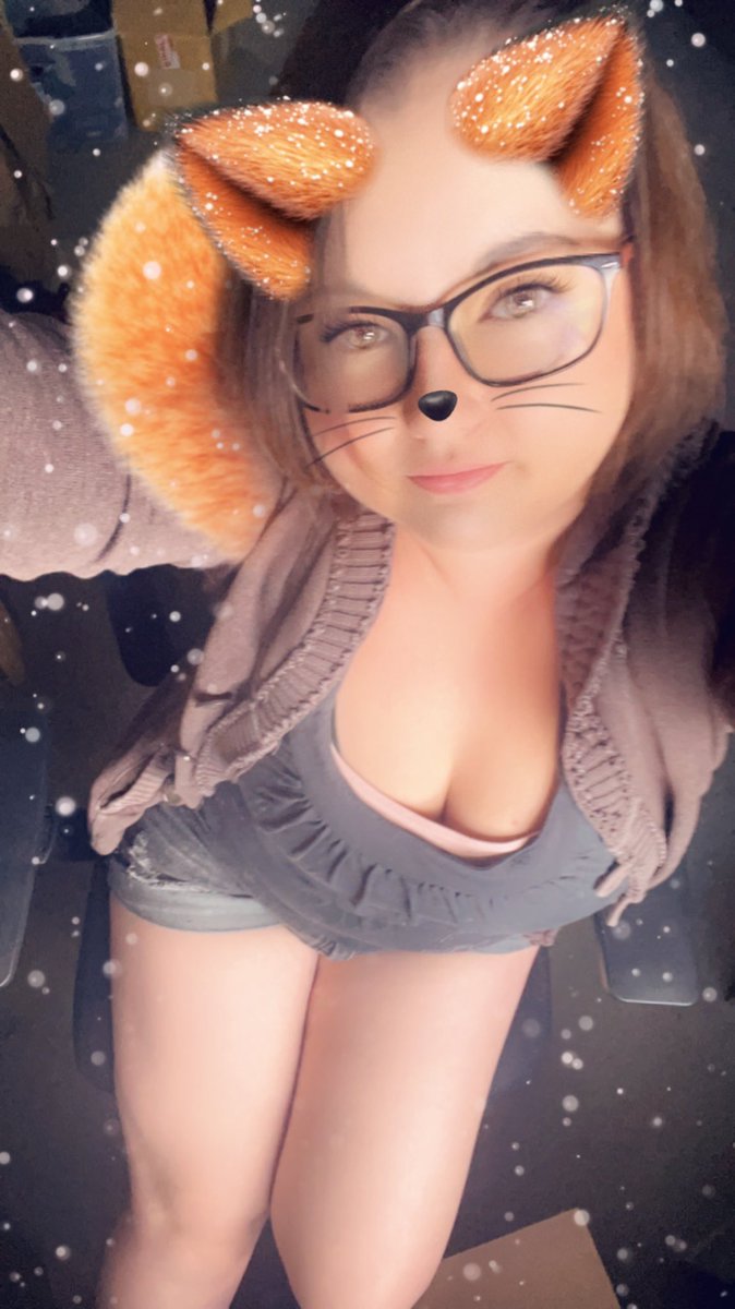 Foxy Friday who wants to play on my of stream tomorrow and should I do a dark or light cosplay 😈😇 #friskyfriday #milf #Only18 #onlyfan #fansly #freaky #RainyDays #JailerBlockbuster #Aug11 #fyp #gamergirl #chonkygirl #PokemonWorlds #mew #foxgirl #kitsu #kitsune #glassesgirl