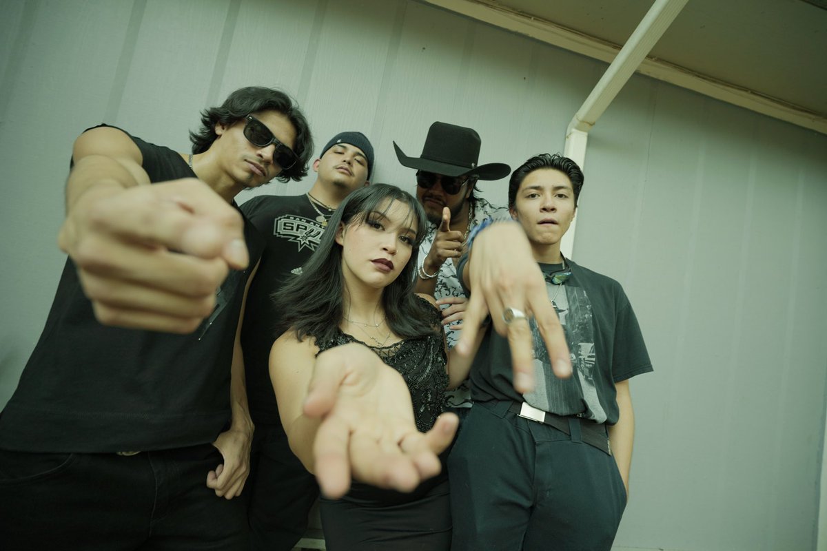 VANITALEOMUSIC's tweet photo. just wanted to come on here and announce that me and my band members are hot https://t.co/qlvrR6A7PL
