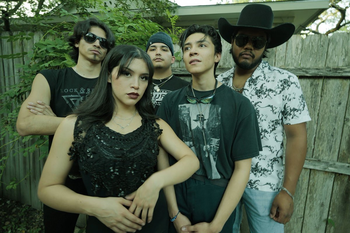 VANITALEOMUSIC's tweet photo. just wanted to come on here and announce that me and my band members are hot https://t.co/qlvrR6A7PL
