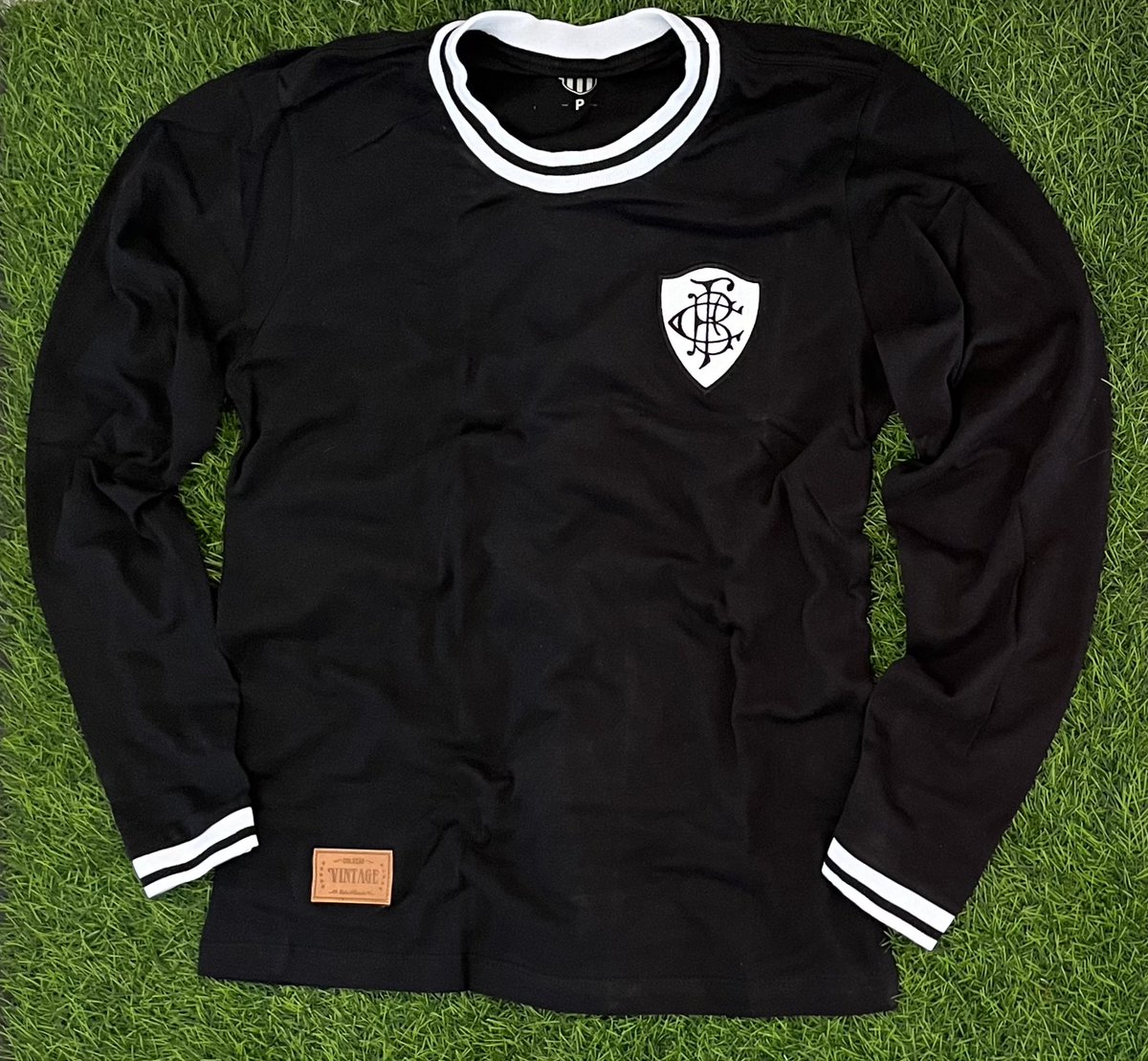 fanaticosretro's tweet photo. 🚀⭐️ | Botafogo 1942 Manga Longa

Lançamento da camisa retrô oficial do FOGÃO de mangas longas. ⚫️⚪️ 

Confeccionada em algodão, possui detalhes alvinegros na gola e nos punhos, além do escudo retrô bordado.🔥

Entregas de moto hoje até 17h30! 🏍️💨 

Compre a sua em nosso site👇🏻 https://t.co/L2AAwAEZBB