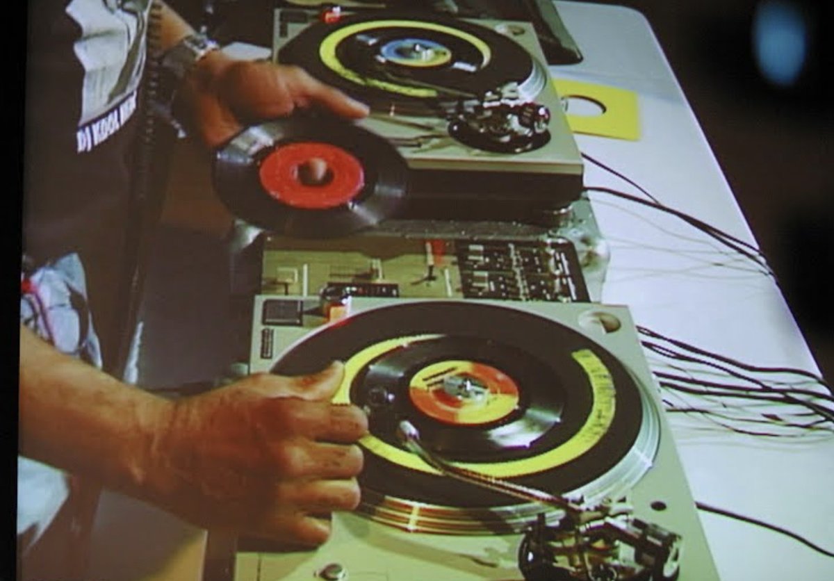 googlearts's tweet image. Celebrating 50 years of hip hop! Check out 'Beat by Beat' to learn how hip hop changed the world, from equal rights to fashion and music 🔊. 

Discover how this grassroots movement turned into a global phenomenon: 

goo.gle/hiphop50