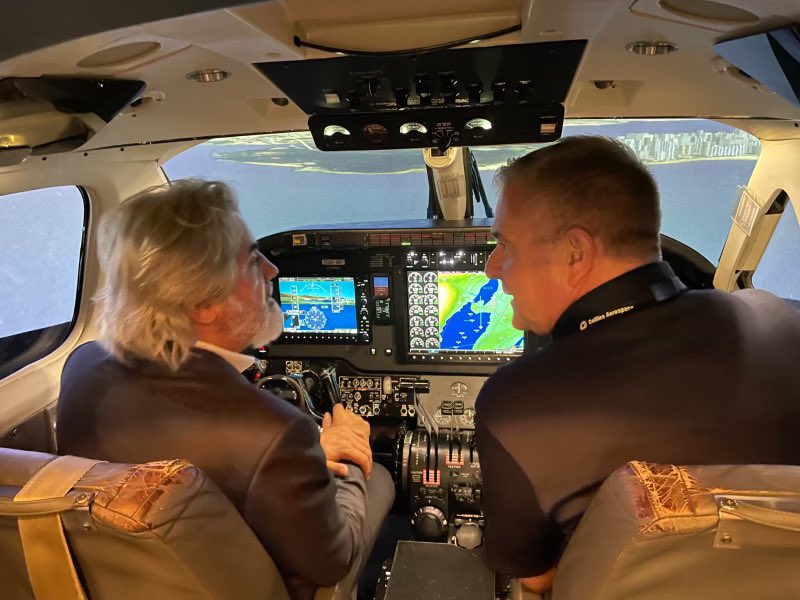 pablorodriguez's tweet photo. It's fun being Minister of Transport!

At @Transport_gc's Aircraft Services Directorate HQ, I was able to try out the flight simulator and meet those who work hard to maintain aircraft and provide high-level training. https://t.co/hsS0bYOGVe