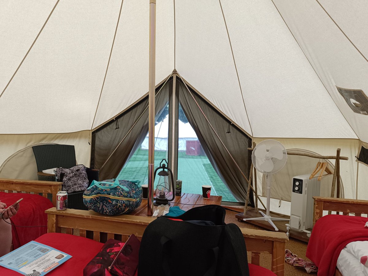SampsonMarc's tweet photo. @FPLFocal Was watching while Glamping at Chessington World of Adventures. Great stream as usual. Good luck for the season. https://t.co/SFxTUS0xwP