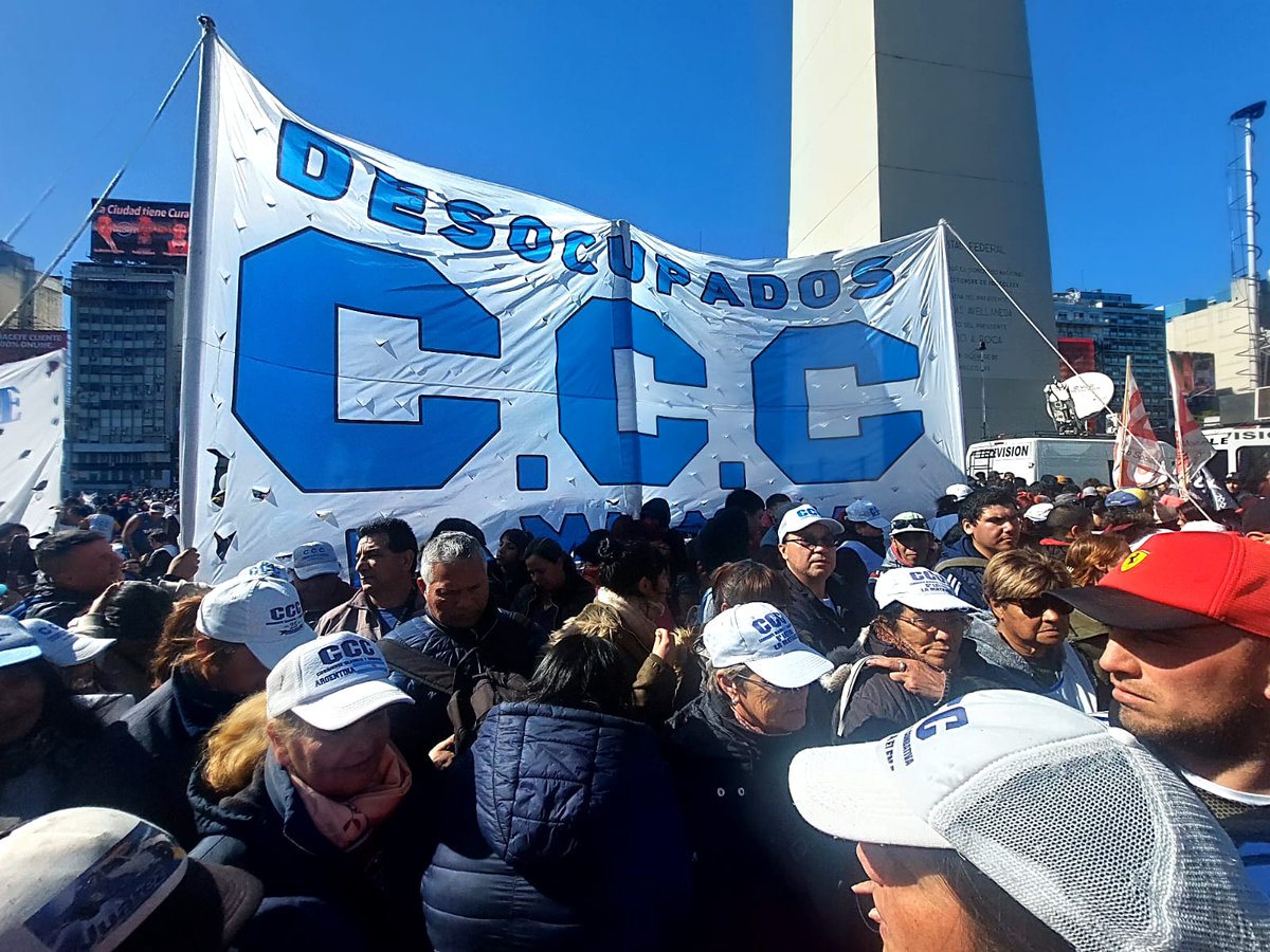 CccMatanza's tweet photo. BASTA DE REPRESIÓN Y VIOLENCIA: JUSTICIA POR FACUNDO.

Los desocupados y precarizados de la CCC Matanza participamos de la jornada en repudio a la represión ejercida por la policía de Larreta que se llevó la vida de Facundo Molares. 
🧵⬇️ https://t.co/t7gjRFhhgy