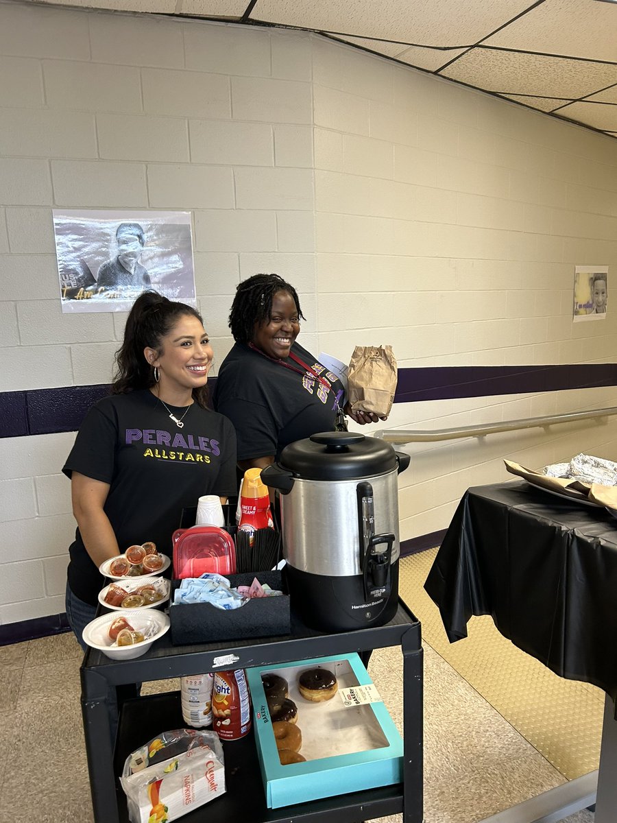 PeralesESchool's tweet photo. Breakfast tacos and coffee to start our Friday, thank you staff for creating an amazing environment for our Roadrunners @EISDofSA #thinkwinbigEISD #elevatingourgame https://t.co/syoGQMn9Yo