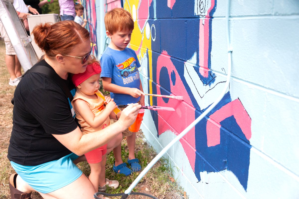 JCCFIndiana's tweet photo. What a wonderful day to #ColortheCounty with another beautiful mural! Thanks to those who came out to our Community Painting Day at JCPL’s Franklin Branch Book Barn on August 5. Stay tuned to see how the finished murals turn out! https://t.co/H2tJZJJSs1