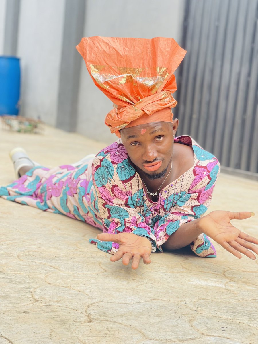 omoiyalajee's tweet photo. Machalla no Dey reply tweet this way ooool🌚!! OBO Dey relate normal… 😭 Make street dey bubble 🔥
001 for reason …🐐❤️@davido @Mayorkun @Dremodrizzy @Olamide @faveszn 
#timeless #davio #davido https://t.co/jhUOC3w7YY
