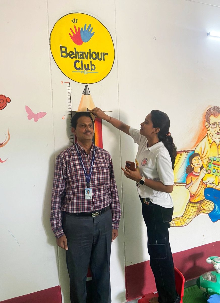 jobzachariah's tweet photo. "Six feet two inches" Anushka said, measuring my height, standing on a baby chair 

This happened, when I visited childcare centre at Guru Ghasidas Central University in Bilaspur. UNICEF has set up a Behaviour Club here

Anushka is a Doctoral student &amp; coordinator of the Centre. https://t.co/qPuuHAhG2D